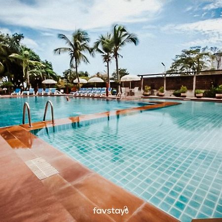 Twin Palms Suites And Residence Pattaya Exterior foto