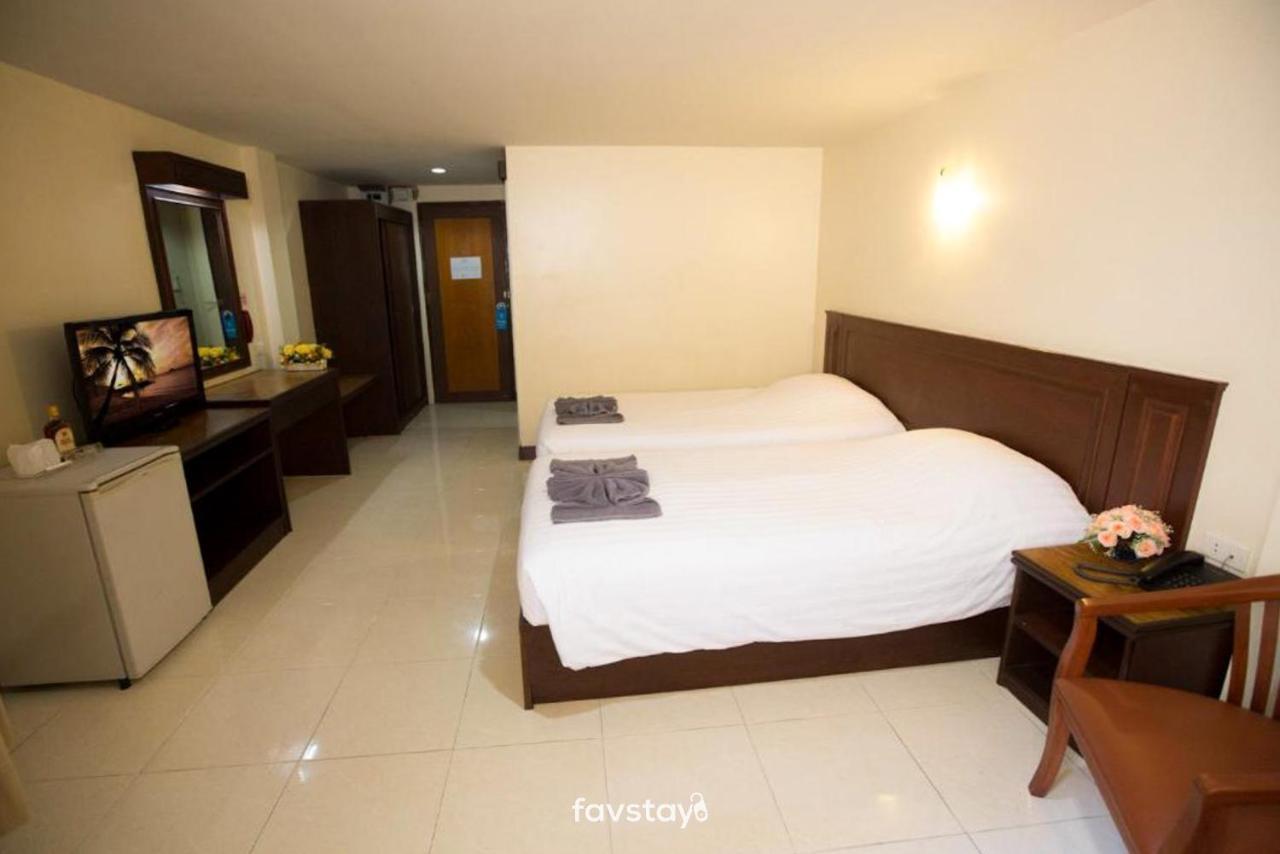 Twin Palms Suites And Residence Pattaya Exterior foto