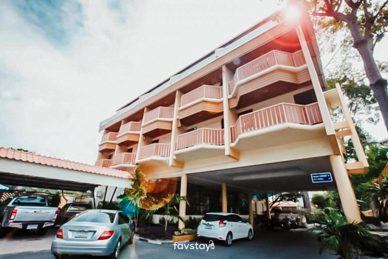 Twin Palms Suites And Residence Pattaya Exterior foto