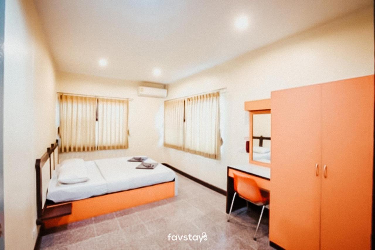 Twin Palms Suites And Residence Pattaya Exterior foto