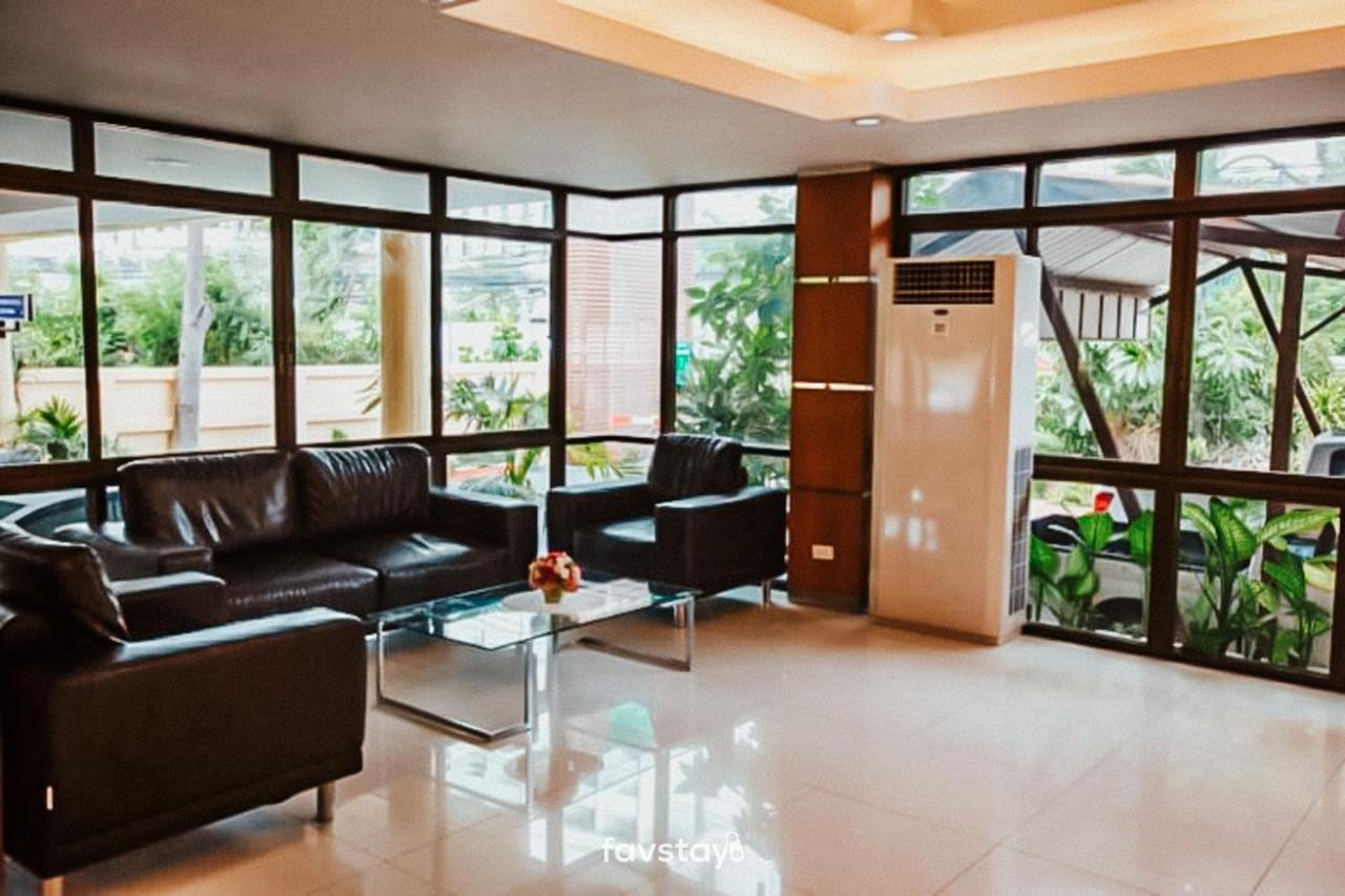 Twin Palms Suites And Residence Pattaya Exterior foto