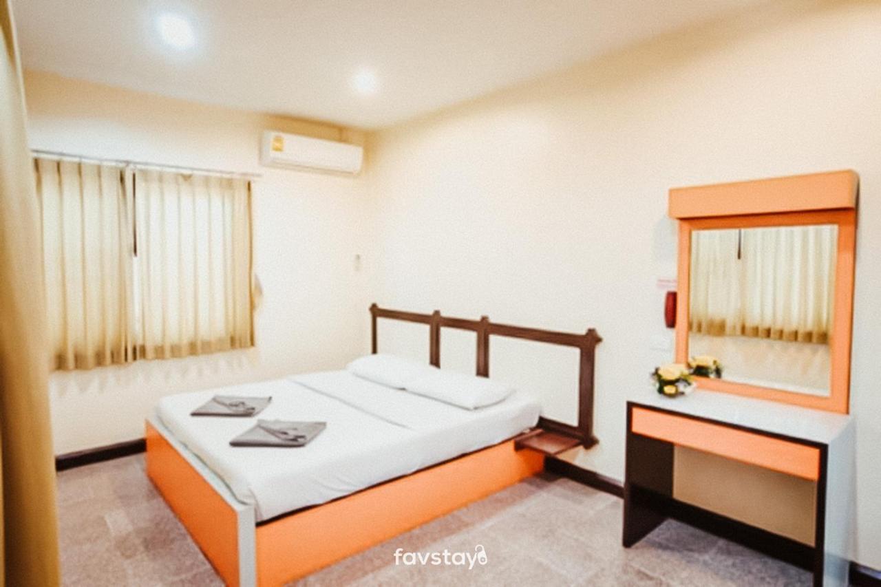 Twin Palms Suites And Residence Pattaya Exterior foto