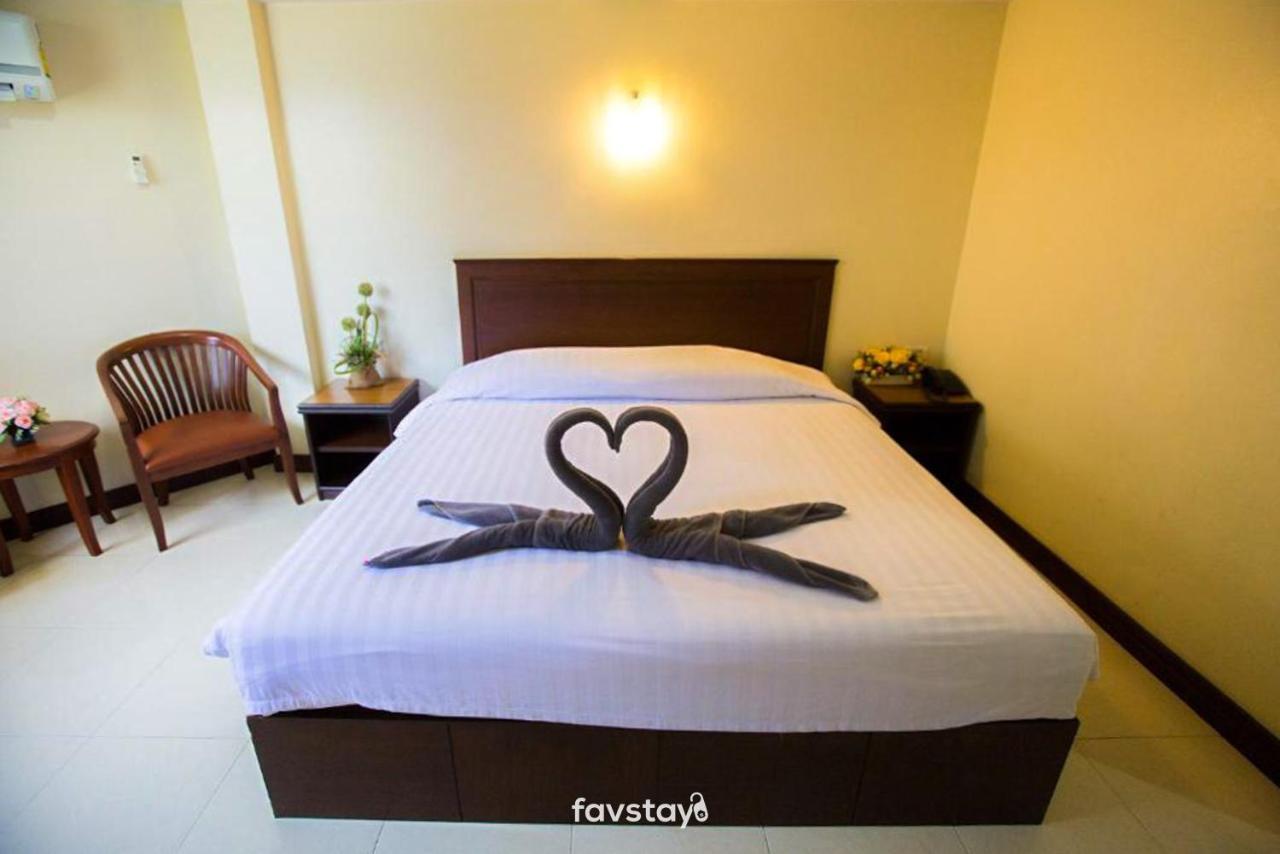 Twin Palms Suites And Residence Pattaya Exterior foto
