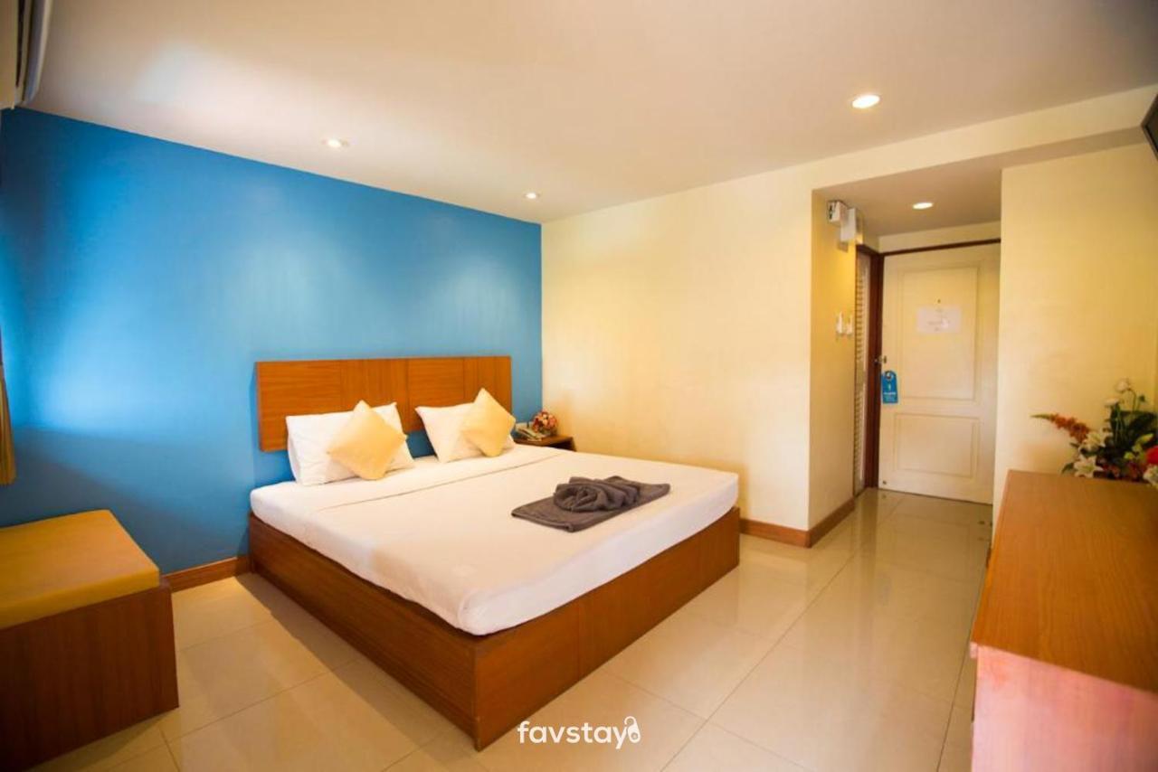 Twin Palms Suites And Residence Pattaya Exterior foto
