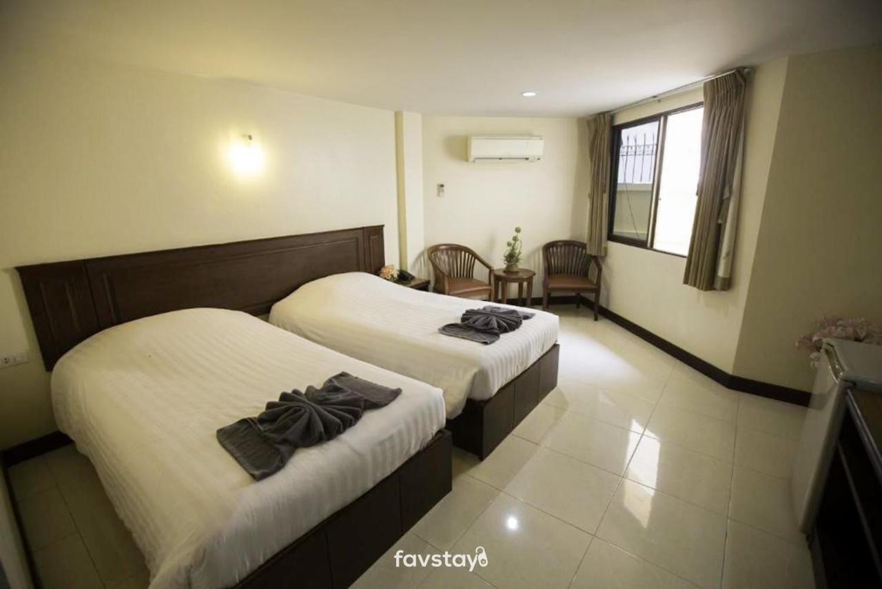Twin Palms Suites And Residence Pattaya Exterior foto