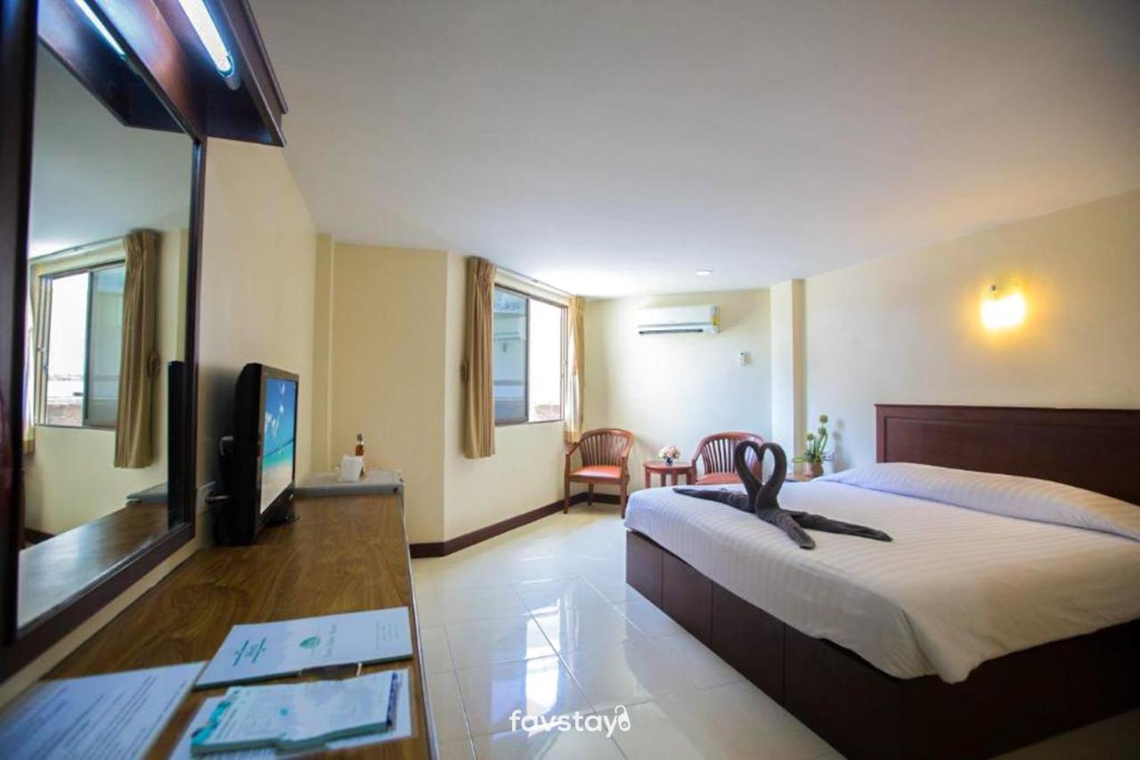 Twin Palms Suites And Residence Pattaya Exterior foto