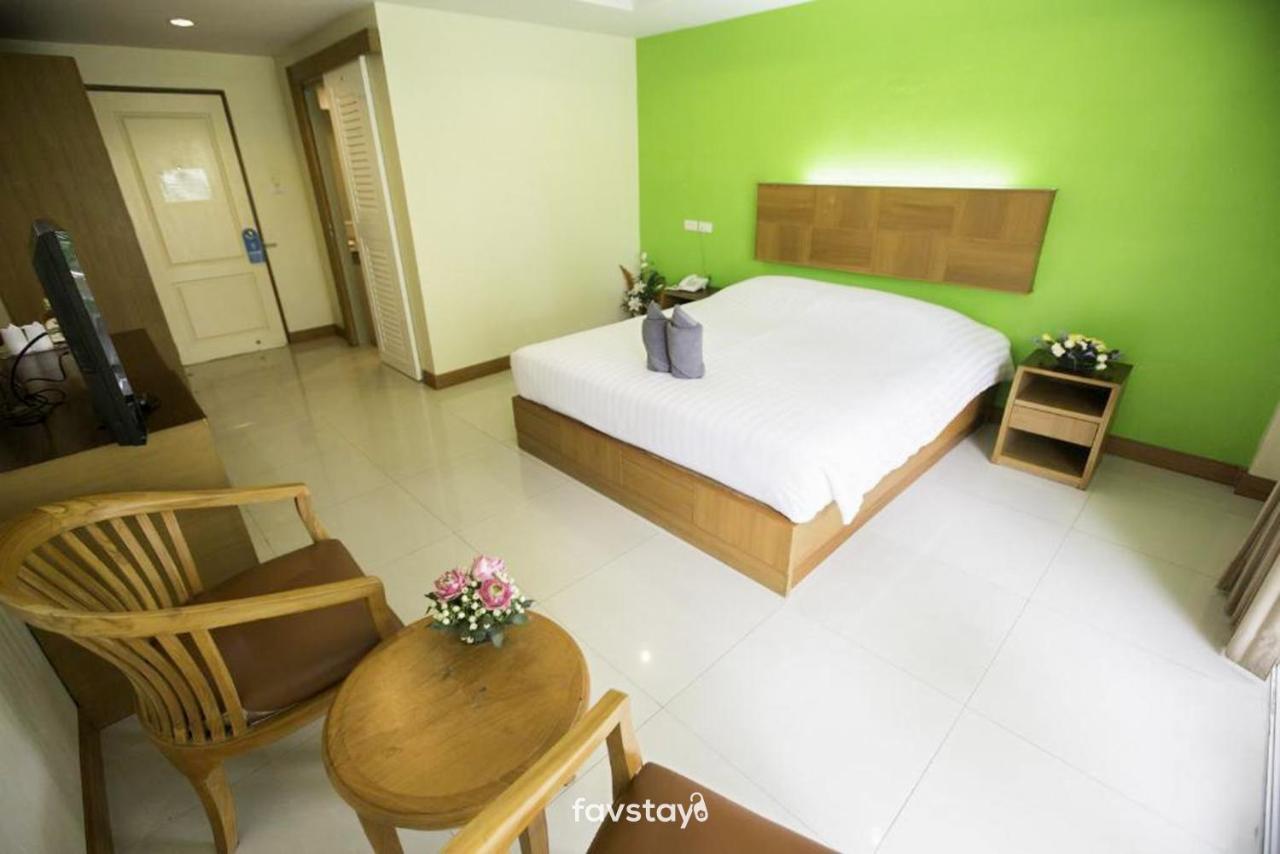 Twin Palms Suites And Residence Pattaya Exterior foto